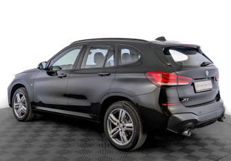 Подержанный автомобиль BMW X1 2020 года (7 фото)