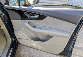 Подержанный автомобиль Audi Q7 2019 года (25 фото)