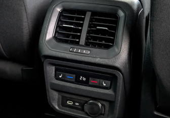 Подержанный автомобиль Volkswagen Tiguan 2021 года (28 фото)