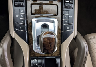Подержанный автомобиль Porsche Cayenne 2014 года (20 фото)