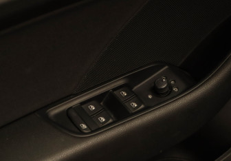 Подержанный автомобиль Audi A3 Sedan 2017 года (10 фото)