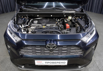Подержанный автомобиль Toyota RAV4 2020 года (9 фото)
