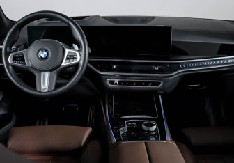 Подержанный автомобиль BMW X7 2023 года (12 фото)