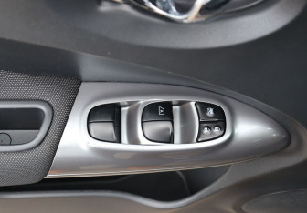Подержанный автомобиль Nissan Juke 2011 года (11 фото)