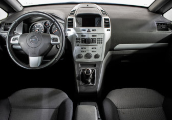 Подержанный автомобиль Opel Zafira Compactvan 2012 года (11 фото)