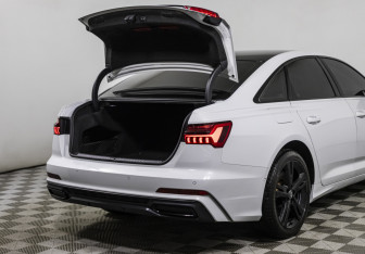 Подержанный автомобиль Audi A6 Sedan 2018 года (17 фото)