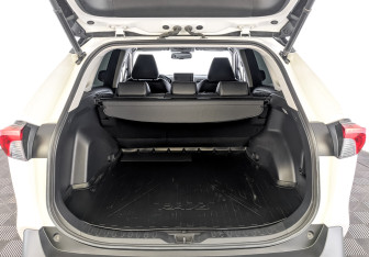 Подержанный автомобиль Toyota RAV4 2021 года (10 фото)