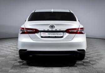 Подержанный автомобиль Toyota Camry Sedan 2020 года (6 фото)