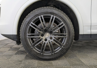 Подержанный автомобиль Porsche Cayenne 2017 года (14 фото)