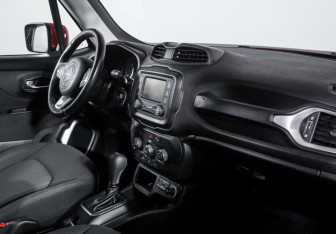 Подержанный автомобиль Jeep Renegade 2018 года (9 фото)