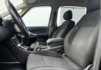 Подержанный автомобиль Ford Galaxy 2011 года (10 фото)