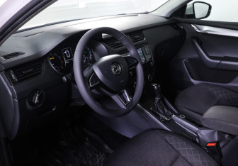 Подержанный автомобиль Skoda Octavia Wagon 2019 года (15 фото)