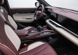 Подержанный автомобиль Geely Monjaro 2023 года (9 фото)