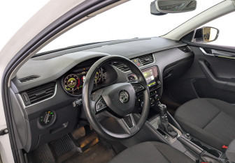 Подержанный автомобиль Skoda Octavia Liftback 2018 года (16 фото)