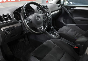 Подержанный автомобиль Volkswagen Golf Hatchback 2012 года (15 фото)