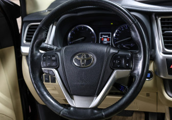 Подержанный автомобиль Toyota Highlander 2014 года (14 фото)