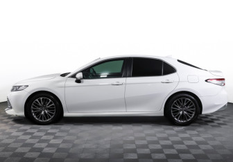 Подержанный автомобиль Toyota Camry Sedan 2019 года (8 фото)
