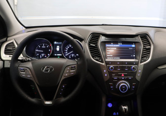 Подержанный автомобиль Hyundai Santa Fe 2017 года (8 фото)