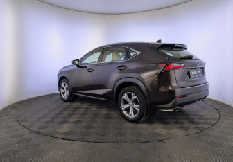 Подержанный автомобиль Lexus NX 2015 года (7 фото)