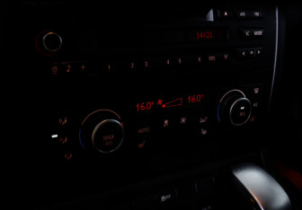 Подержанный автомобиль BMW X1 2012 года (16 фото)