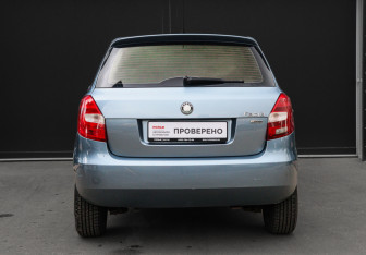 Подержанный автомобиль Skoda Fabia Hatchback 2010 года (5 фото)