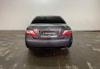 Подержанный автомобиль Toyota Camry Sedan 2010 года (5 фото)
