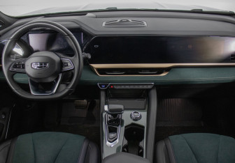 Подержанный автомобиль Geely Monjaro 2023 года (13 фото)