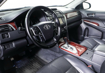 Подержанный автомобиль Toyota Camry Sedan 2012 года (11 фото)