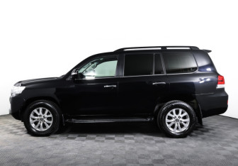 Подержанный автомобиль Toyota Land Cruiser Suv 2018 года (8 фото)