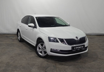 Подержанный автомобиль Skoda Octavia Liftback 2020 года (3 фото)