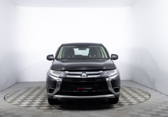 Подержанный автомобиль Mitsubishi Outlander 2017 года (2 фото)