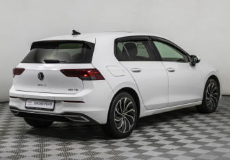 Подержанный автомобиль Volkswagen Golf Hatchback 2021 года (5 фото)