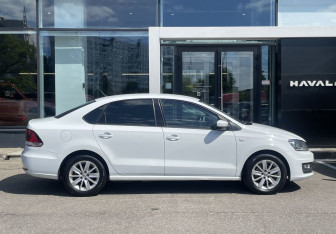 Подержанный автомобиль Volkswagen Polo Sedan 2016 года (4 фото)