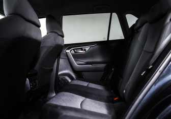 Подержанный автомобиль Toyota RAV4 2019 года (11 фото)