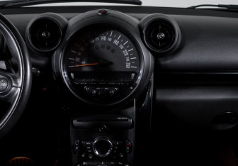 Подержанный автомобиль MINI Countryman 2016 года (13 фото)