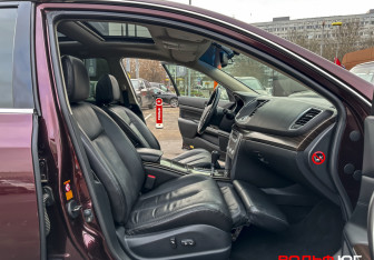 Подержанный автомобиль Nissan Teana 2011 года (14 фото)