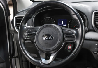 Подержанный автомобиль Kia Sportage 2018 года (17 фото)