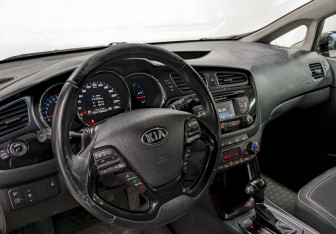 Подержанный автомобиль Kia Ceed Hatchback 2015 года (13 фото)