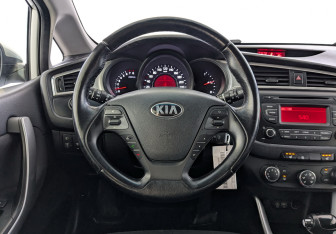 Подержанный автомобиль Kia Ceed Hatchback 2016 года (21 фото)