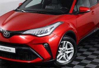 Подержанный автомобиль Toyota C-HR 2020 года (24 фото)