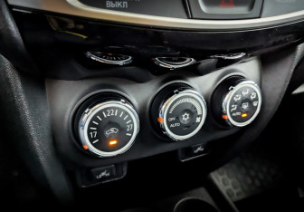 Подержанный автомобиль Mitsubishi ASX 2014 года (28 фото)