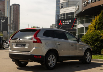 Подержанный автомобиль Volvo XC60 2012 года (4 фото)