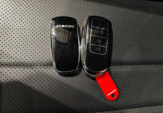 Подержанный автомобиль Jaecoo J7 2024 года (18 фото)