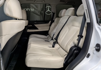 Подержанный автомобиль Lexus LX 2015 года (18 фото)