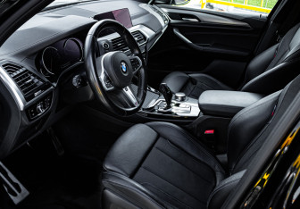 Подержанный автомобиль BMW X3 2018 года (12 фото)