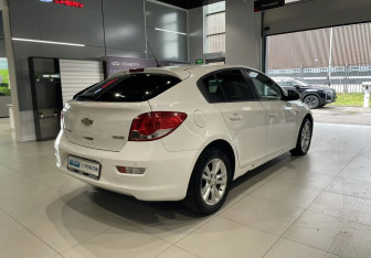 Подержанный автомобиль Chevrolet Cruze Hatchback 2013 года (4 фото)