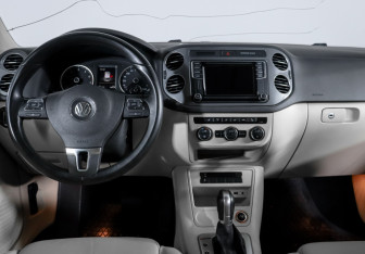 Подержанный автомобиль Volkswagen Tiguan 2015 года (12 фото)