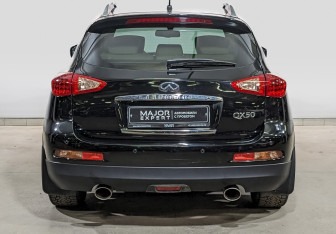 Подержанный автомобиль Infiniti QX50 2015 года (6 фото)