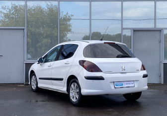 Подержанный автомобиль Peugeot 308 Hatchback 2009 года (7 фото)