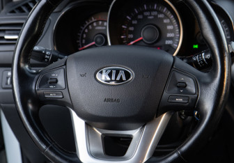 Подержанный автомобиль Kia Rio Hatchback 2014 года (11 фото)